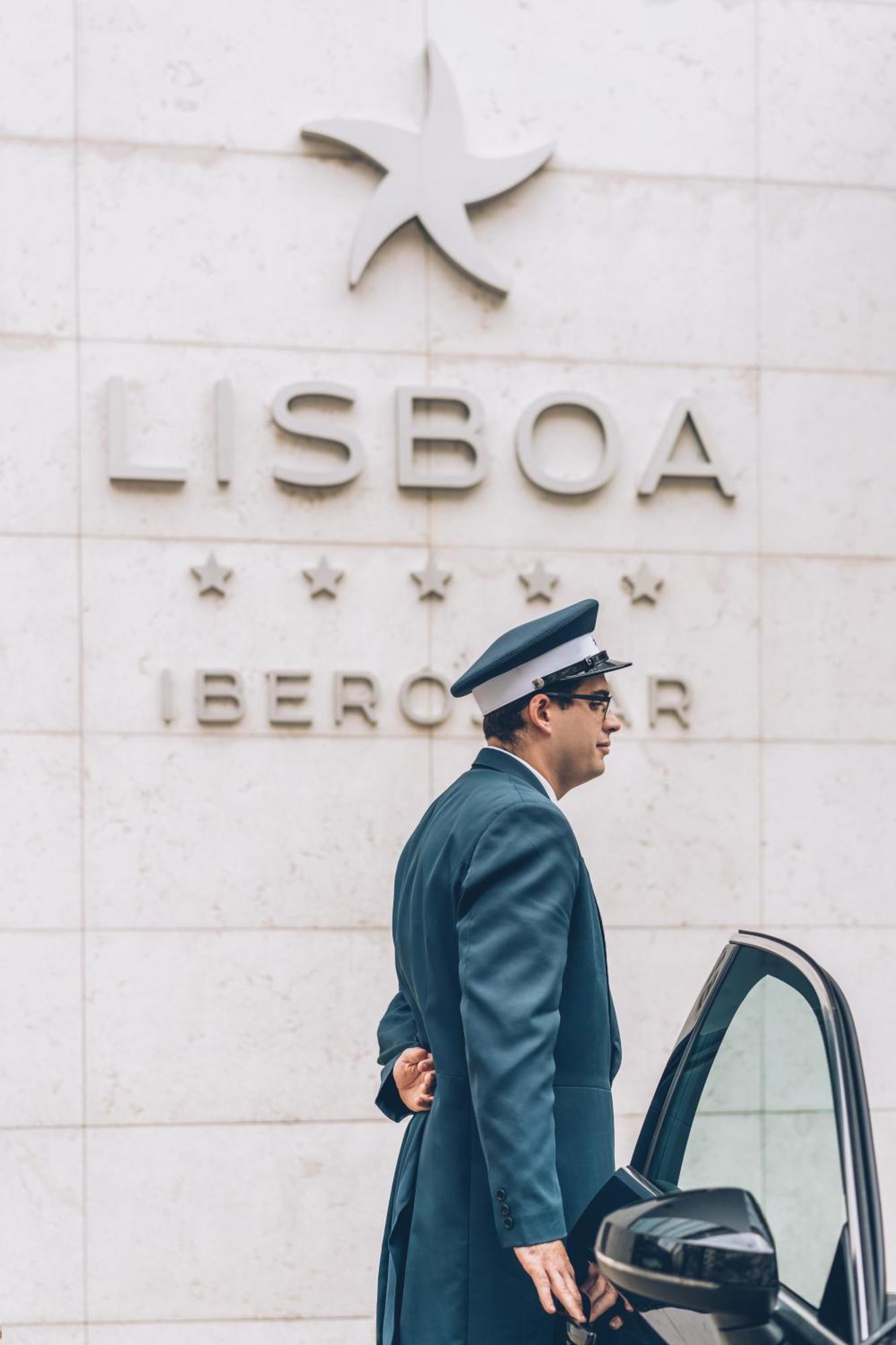 Hotel Iberostar Selection Lisboa Exteriér fotografie Concierge at the entrance of the hotel