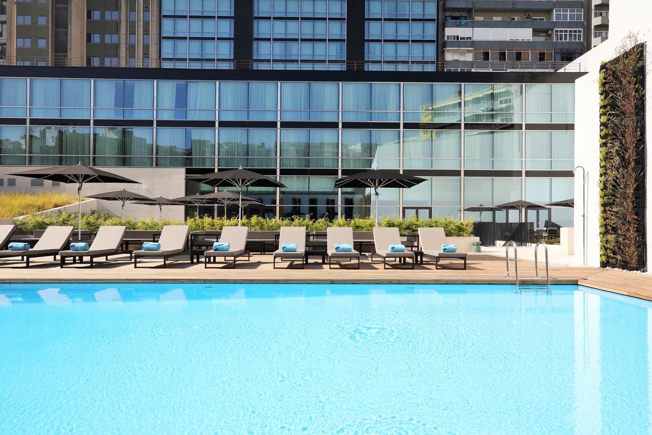 Hotel Iberostar Selection Lisboa Exteriér fotografie The pool at the hotel