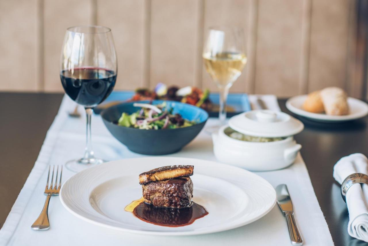Hotel Iberostar Selection Lisboa Exteriér fotografie A meal served in the First Class lounge at Cape Town International Airport
